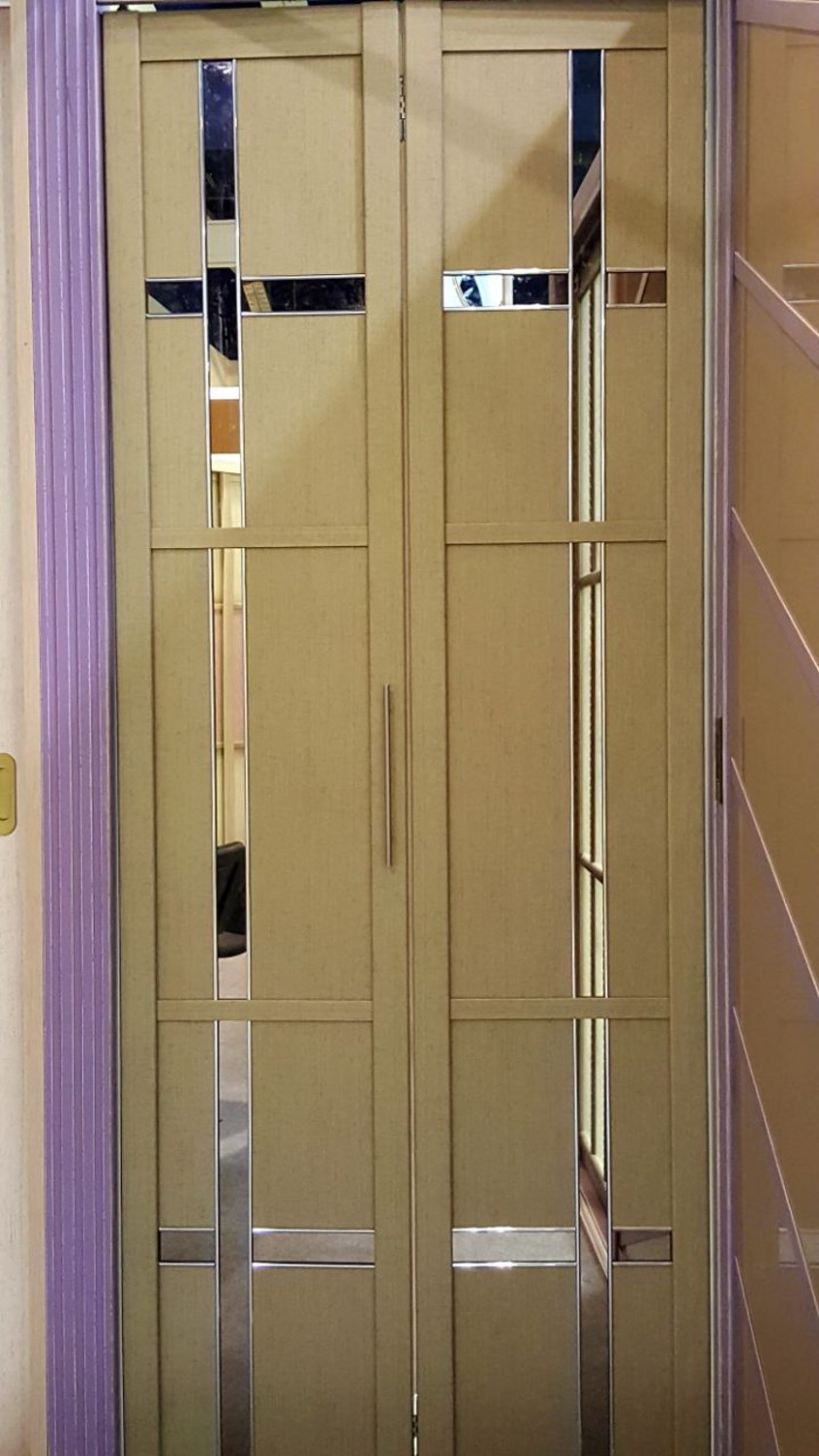 Двери гармошка шпонированные с зеркальным декором Уссурийск